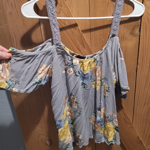 Torrid Cold Shoulder Top - Picture 1 of 2